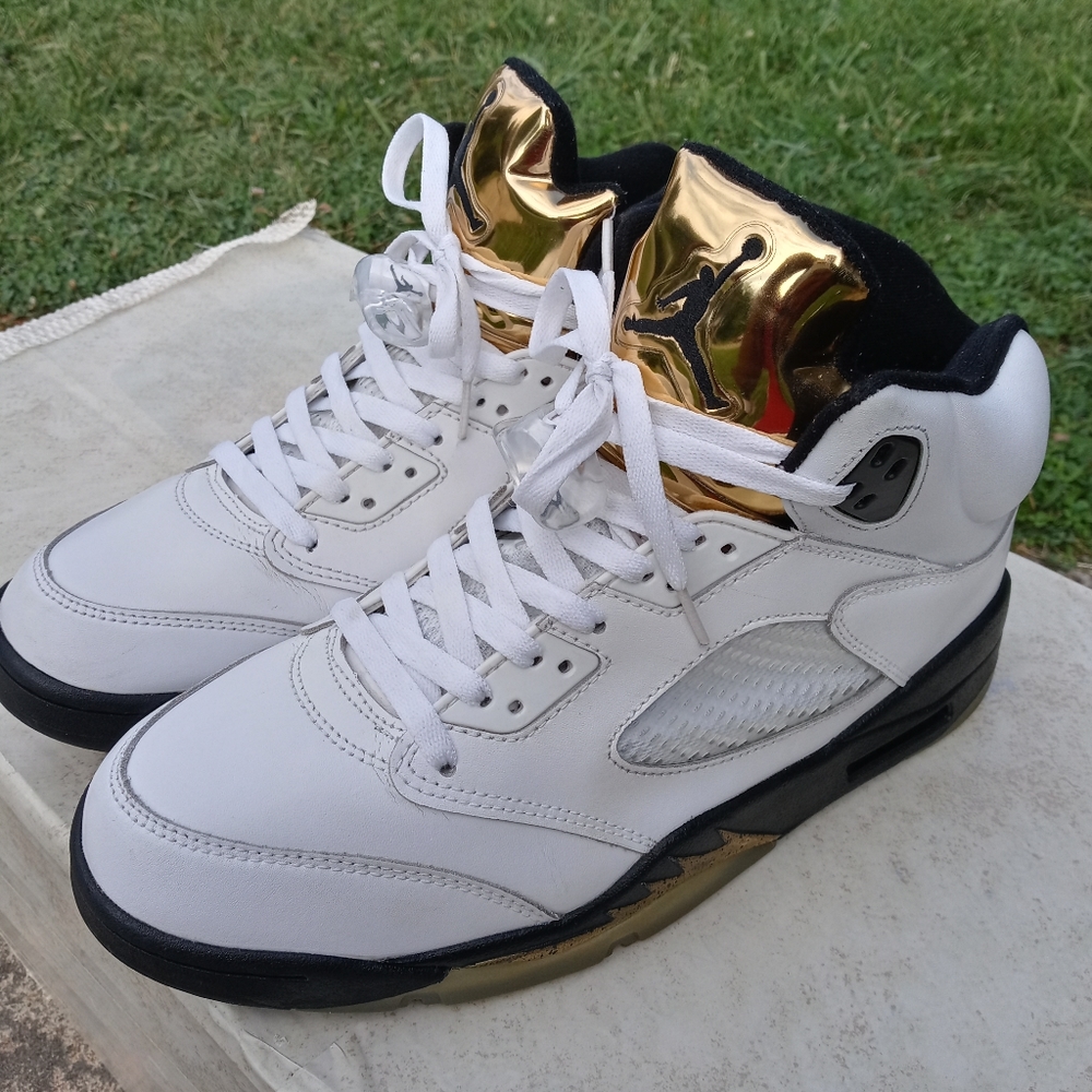 Jordan 5 Retro

Olympic (2016)